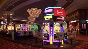 Antarmuka aplikasi balatro di layar Android menampilkan menu sportsbook dan permainan live dealer